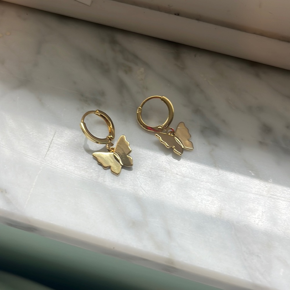 EVRY JEWELS gold butterfly earrings